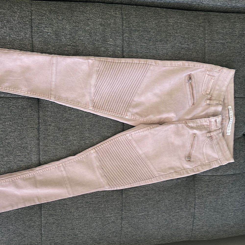 Tinseltown Pink Skinny Jeans Fashion-Forward Design